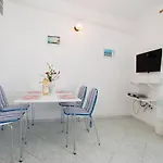 Apartments More アパート