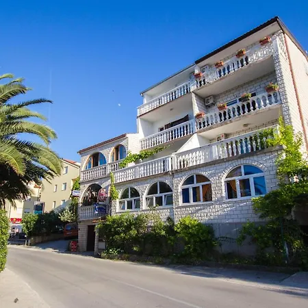 Daire Apartments More